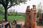 Akademický sochař docent Milan Vácha tvoří sochu Strážci