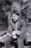 Jirka v roce 1974, tedy v době, kdy jsem vydával Almanach mladých autorů a Básník se zúčastnil jeho semináře jako lektor Mladých básnířek.